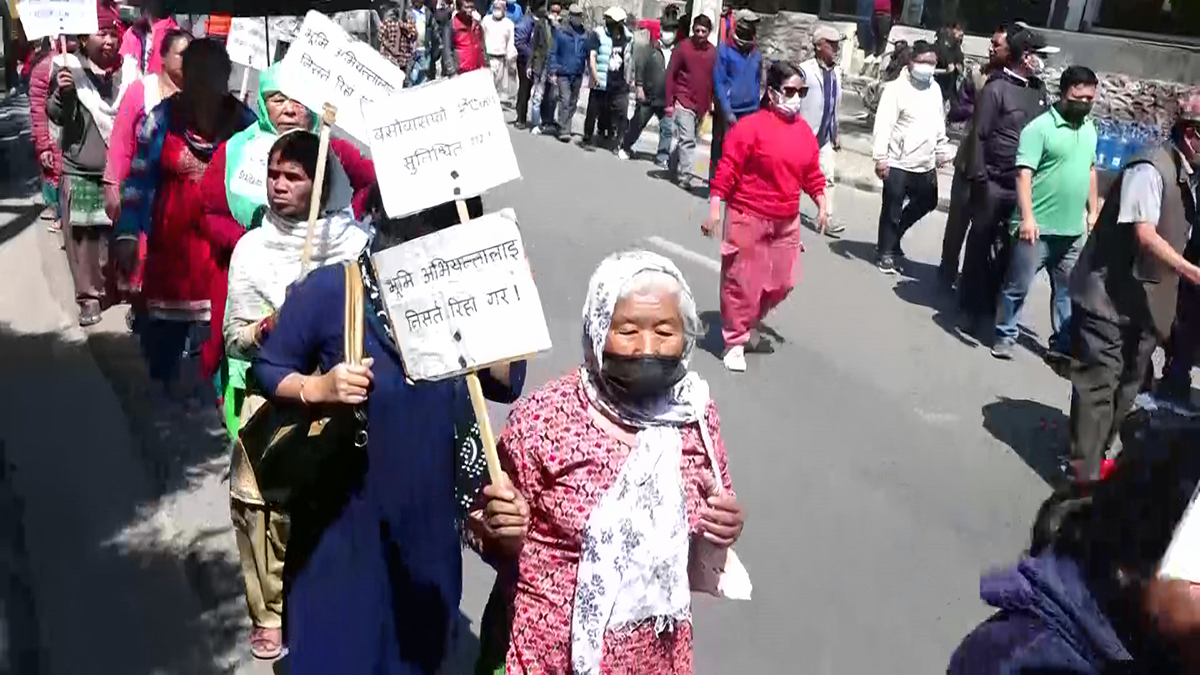 sukumbasi pardasan_Moment भतदङचतदजङ1679992791.jpg